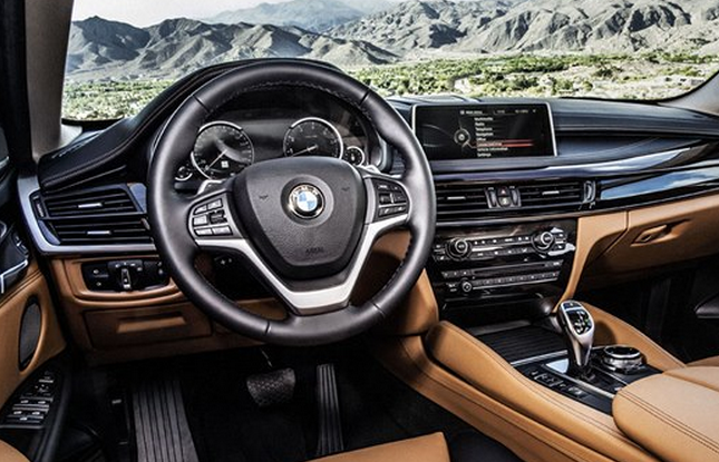 Interiér druhé generace BMW X6