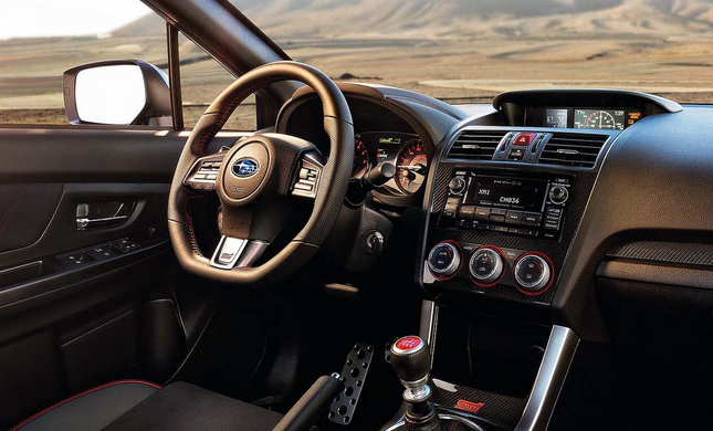 Interiér vozu Subaru WRX STI 2015