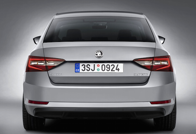 Nová Škoda Superb 2015 3